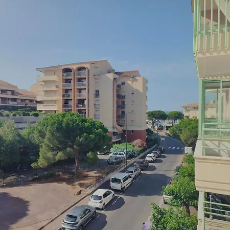 Frejus-appartement Deux Pieces-4 Voyageurs-50metres Des Plages Apartment *