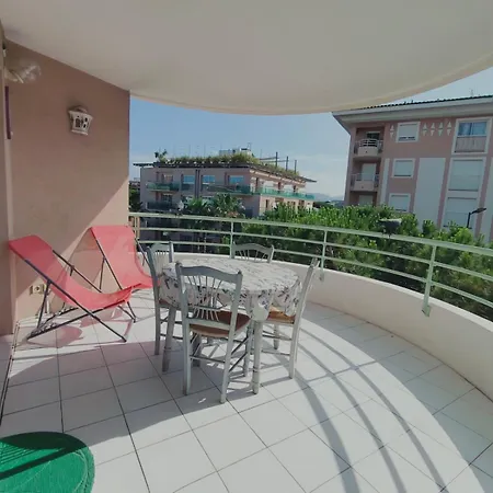 Apartment Frejus-appartement Deux Pieces-4 Voyageurs-50metres Des Plages