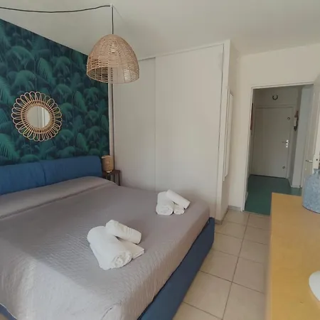 Frejus-appartement Deux Pieces-4 Voyageurs-50metres Des Plages Apartment
